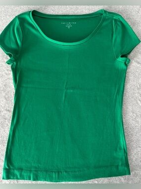 The Limited Women's Emerald Green Scoop Neck Short Sleeve Tee